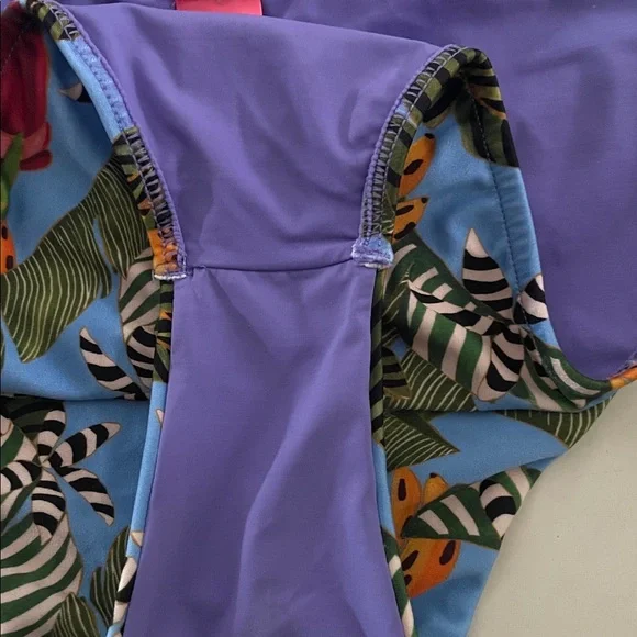 Farm Rio Bikini Set XL top & bottom 
Missing strap & pads in bra - Picture 16 of 16